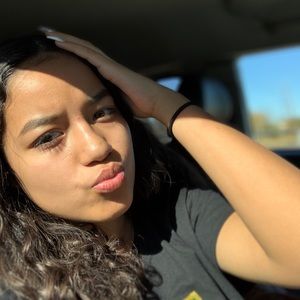 Meet your Posher, Anissa